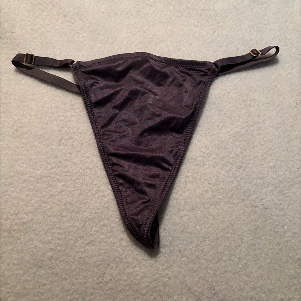Victoria’s Secret v-string panty, size medium.